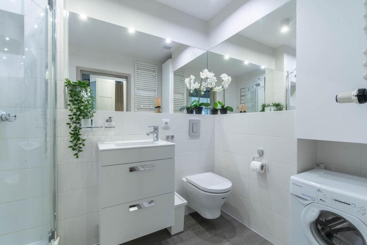 Апартаменти Modern Black Spot *