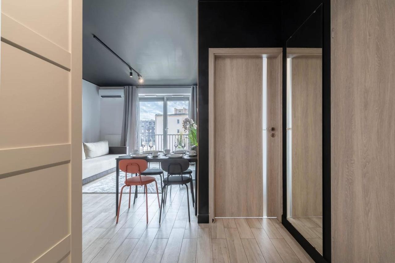 Apartment Modern Black Spot *