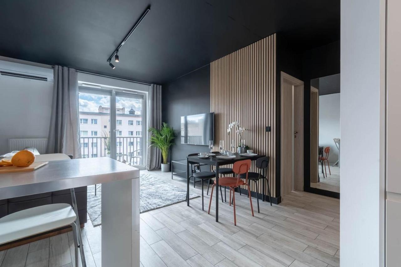 Апартаменти Modern Black Spot *